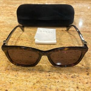 Gucci GG1596SK sunglasses 55-18-145. Brand new eyewear. Authentic.